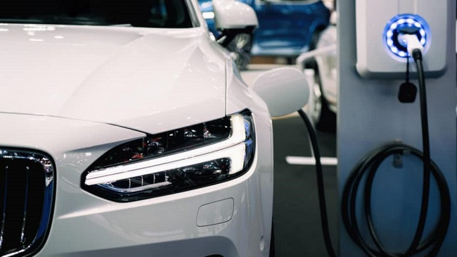 Veturat elektrike dhe hibride më të shiturat në Evropë në vitin 2021