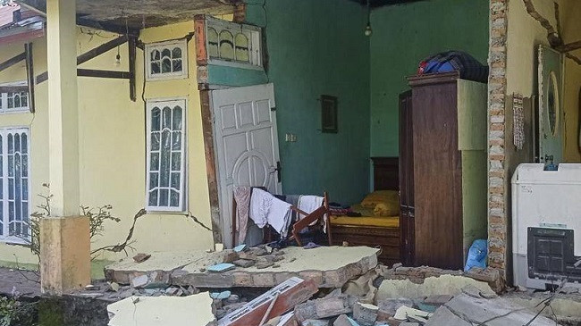 Indonezia goditet nga një termet i fuqishëm