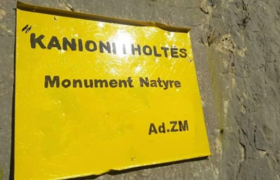 Vendosen tabela informuese në kanionin e Holtës
