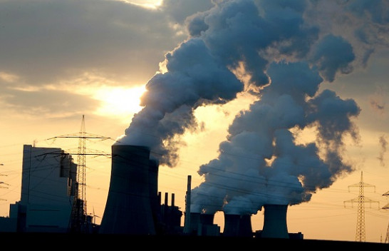 Emetimet globale të karbonit shënuan rekord të lartë ndërsa bota mbështetet në qymyrin