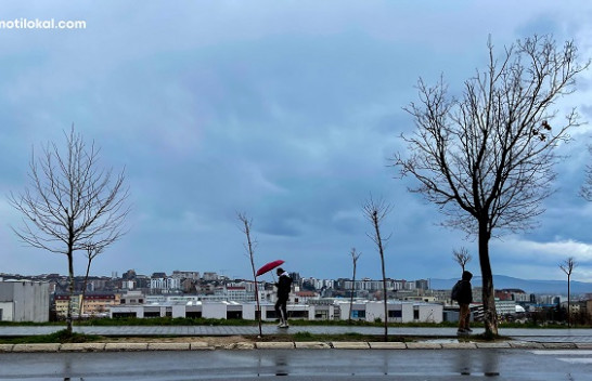 Java nis me mot të ndryshueshëm, vranësira, diell dhe shi, borë në viset malore