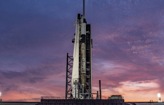 SpaceX dërgon ekuipazhin e parë privat në Stacionin Ndërkombëtar të Hapësirës