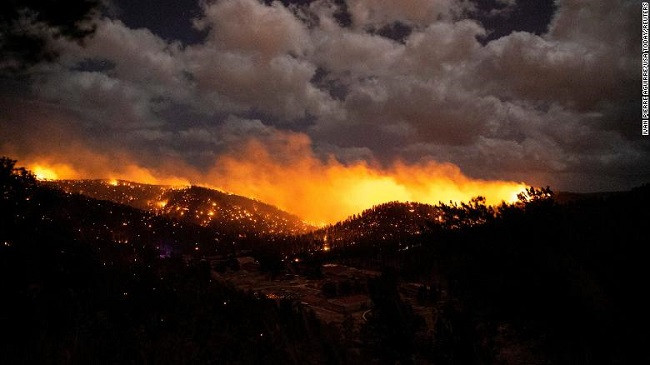 Dy të vdekur e qindra të evakuuar nga zjarret në Nju Meksiko