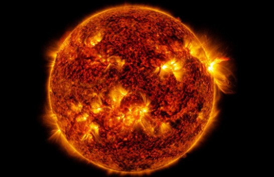 NASA kap imazhin e një shpërthimi diellor