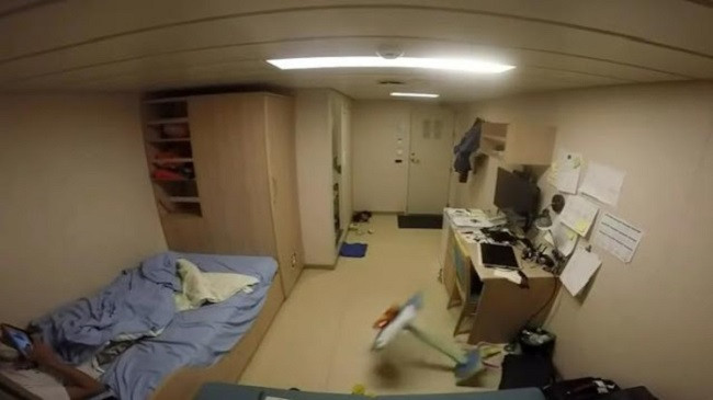 Çfarë ndodh në dhomën e një anije gjatë një stuhie [Video]
