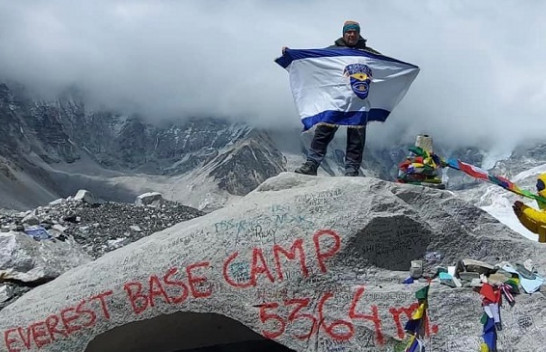 Zëdhënësi i Policisë së Gjilanit ngjitet në Kampin Bazë të Everestit, këtë arritje ua kushton kolegëve të rënë në detyrë