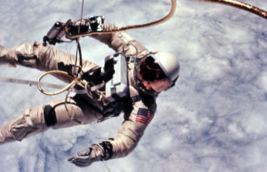 Kush është astronauti i parë që bëri ‘shëtitjen’ në hapësirë