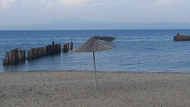 Ndryshon moti, diell, stuhi shiu, breshër dhe rrufe në Shqipëri