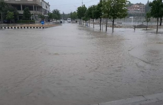 Shiu përmbyt Kuçovën