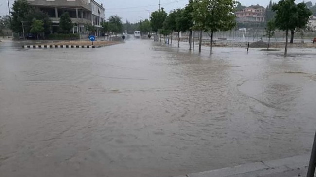 Shiu përmbyt Kuçovën