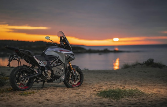 Njihuni me motoçikletën e re elektrike ‘Experia Green Tourer’