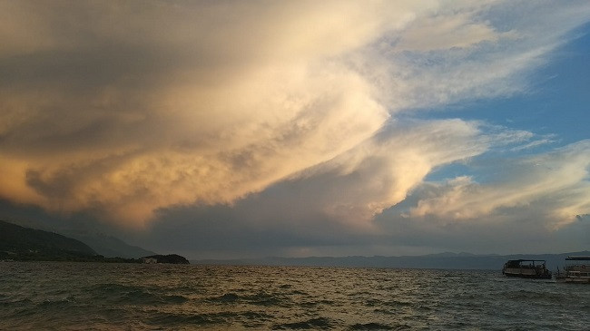 Diell, vranësira e reshje shiu në Maqedoninë e Veriut