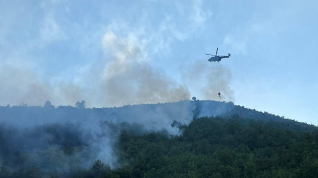 Ministria e Mbrojtjes: 6 vatra zjarri ende aktive në Shqipëri