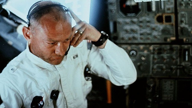 Xhaketa e Buzz Aldrin në misionin drejt Hënës shitet për 2.8 milion dollarë