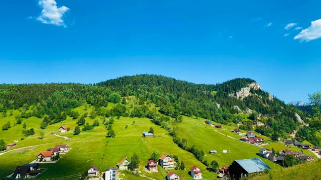 Diell dhe vapë, priten rrebeshe shiu e bubullima në Kosovë