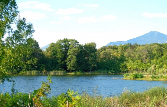 Vranësira dhe reshje shiu, moti sot dhe fundjavë në Shqipëri