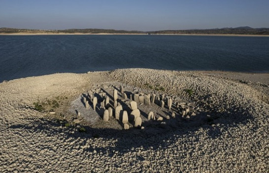 Thatësira në Spanjë zbulon një monument të ngjashëm me atë të 'Stonehenge' në Angli