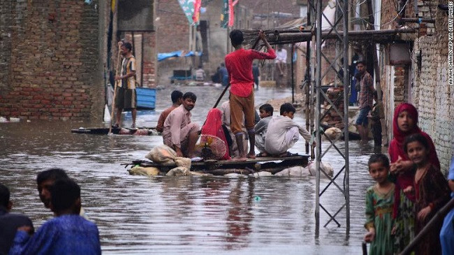 Pakistani shpall emergjencë kombëtare për shkak të përmbytjeve