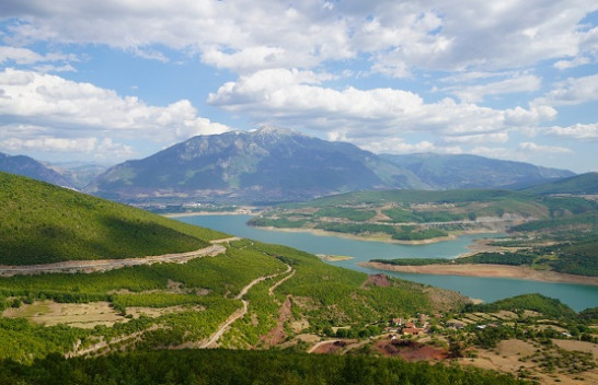 Moti sot me kthjellime, vranësira e shtrëngata në Shqipëri
