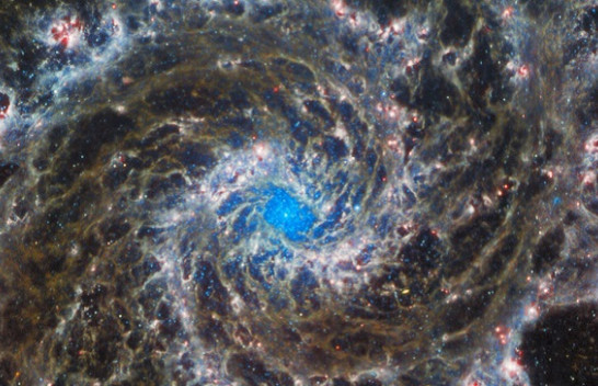 NASA publikon një imazh të ri mahnitës të Galaksisë Fantom (Phantom Galaxy)