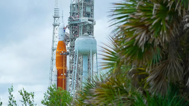 NASA shtyn sërish nisjen e raketës rreth Hënës