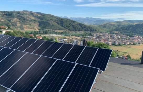 Qeveria e Shqipërisë do të subvencionojë 70 për qind të kostove për panelet diellore