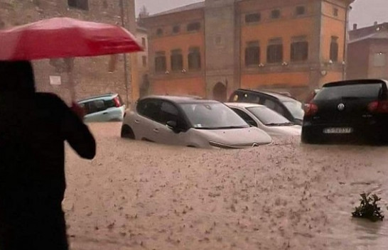Moti i ligë godet Italinë, shtatë të vdekur dhe tre të zhdukur nga përmbytjet masive
