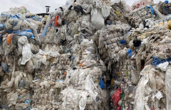 Human Rights Watch: Riciklimi i plastikës në Turqi po dëmton punonjësit dhe banorët