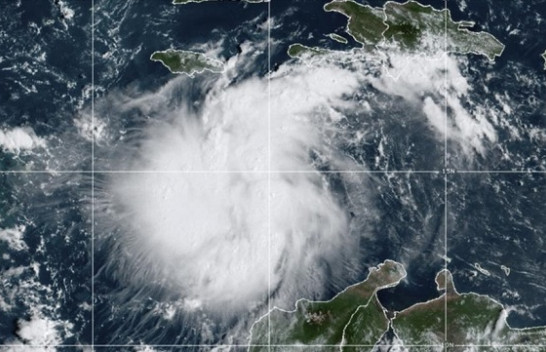 Stuhia tropikale Ian forcohet ndërsa lëviz drejt Kubës dhe Floridës