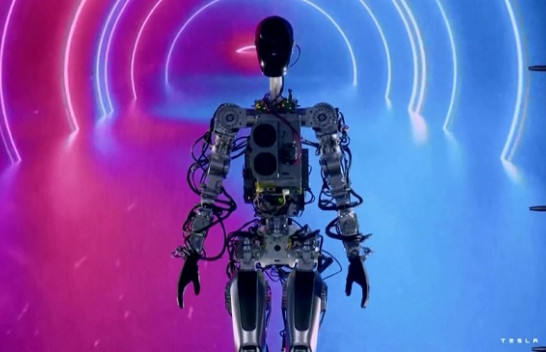 Elon Musk prezanton robotin humanoid Optimus