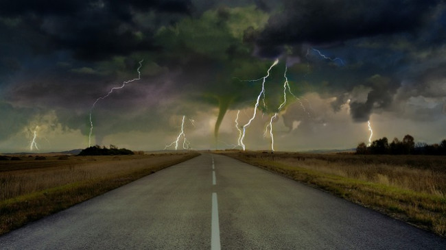 Çfarë e shkakton një tornado?