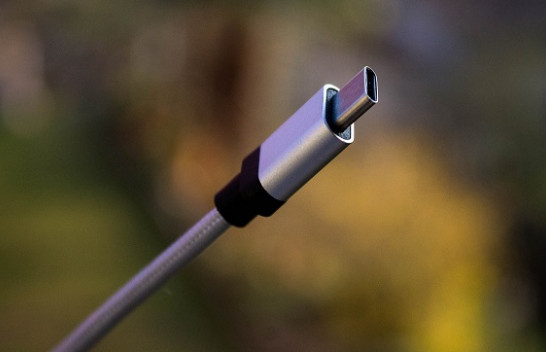 BE jep miratimin përfundimtar, nga 2024 të gjitha pajisjet elektronike do të kenë një portë mbushëse