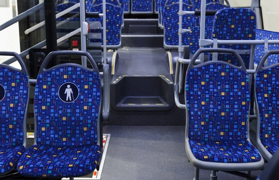 A e dini pse ulëset e autobusëve kanë dizajne të çuditshme?