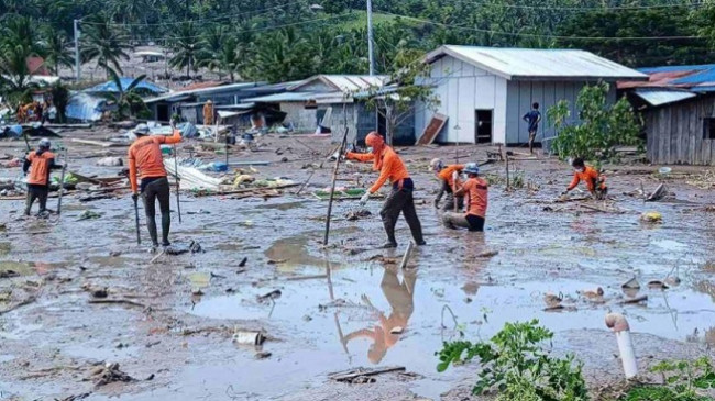 Të paktën 132 persona kanë humbur jetën nga stuhia tropikale në Filipine