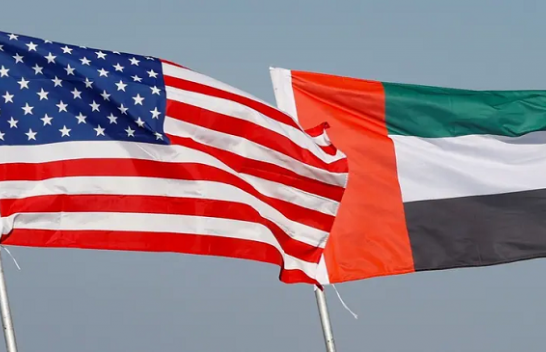 Emiratet e Bashkuara Arabe dhe SHBA nënshkruajnë marrëveshjen e energjisë së gjelbër prej 100 miliardë dollarësh