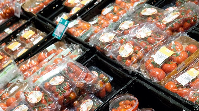 Riciklimi i plastikës një 'mit' ndërsa ambalazhimi po rritet