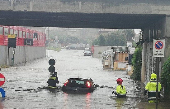 Alarm për stuhi dhe rrebeshe shiu në Itali