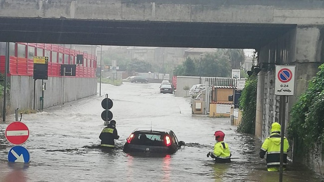 Alarm për stuhi dhe rrebeshe shiu në Itali