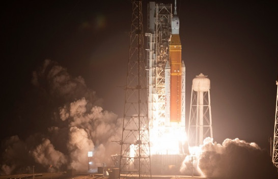 Më në fund, misioni historik i NASA-s niset për në Hënë