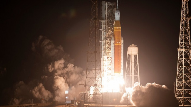 Më në fund, misioni historik i NASA-s niset për në Hënë