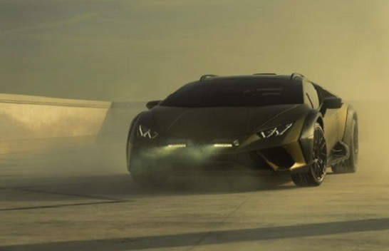 Lamborghini publikon fotot e para të superveturës
