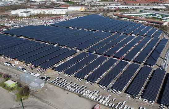 Franca kërkon që parkingjet të mbulohen me panele diellore