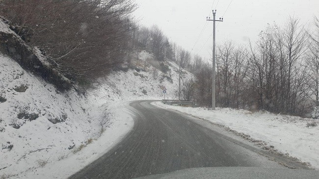 Zbardhet juglindja e Shqipërisë: Voskopoja dhe Dardha mbulohen nga bora