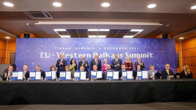 Nënshkruhet marrëveshja për uljen e tarifave të data roaming mes vendeve të BE-së dhe Ballkanit Perëndimor