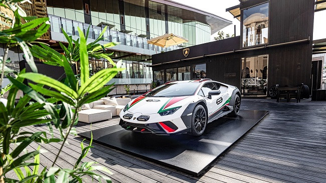 Lamborghini Huracan Sterrato mbërrin në Katar me ngjyra të flamurit italian