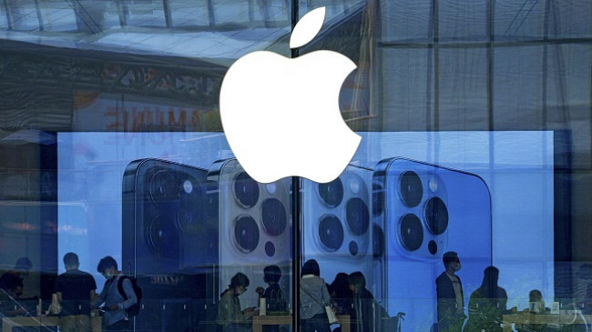 Apple planifikon të zhvendosë prodhimin jashtë Kinës