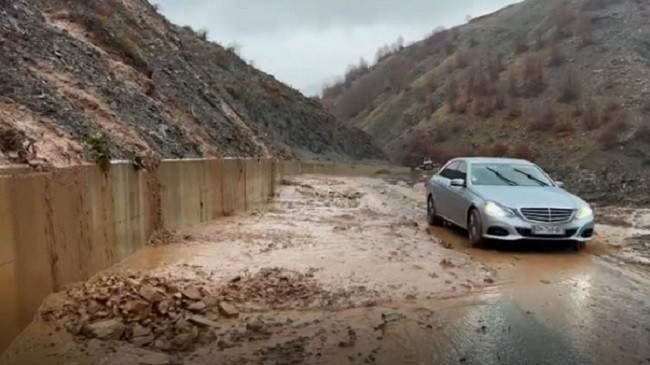 Rrëshqitje dheu në Murriz, bllokohet rruga e Arbrit