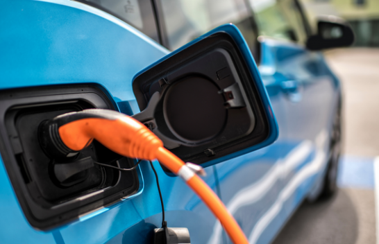 Drejtuesit e automjeteve po humbasin besimin te veturat elektrike