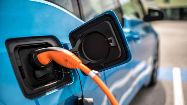 Drejtuesit e automjeteve po humbasin besimin te veturat elektrike