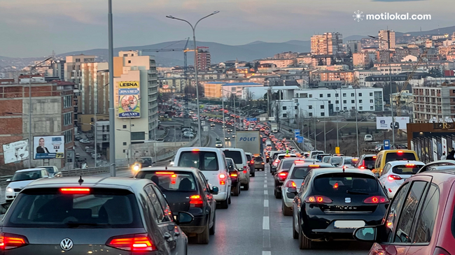 Mësoni sa karburant harxhon vetura kur nuk lëviz nga vendi